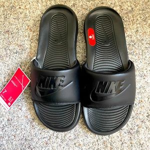 NIKE Brand New “Victori” Slide Sandal 7M